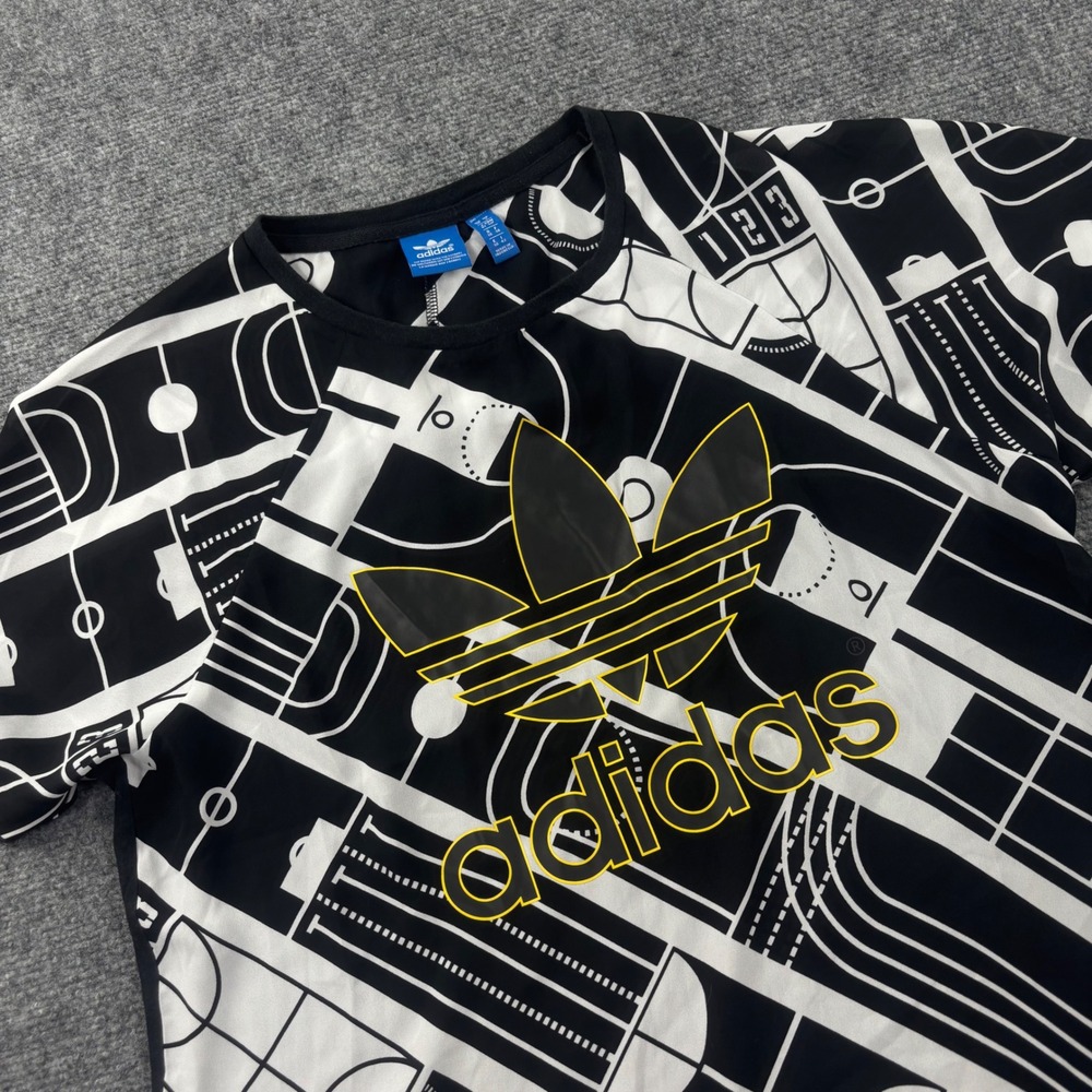Adidas Originals T-Shirt Size‎ Small Black White Geometric Graphic Trefoil Men's